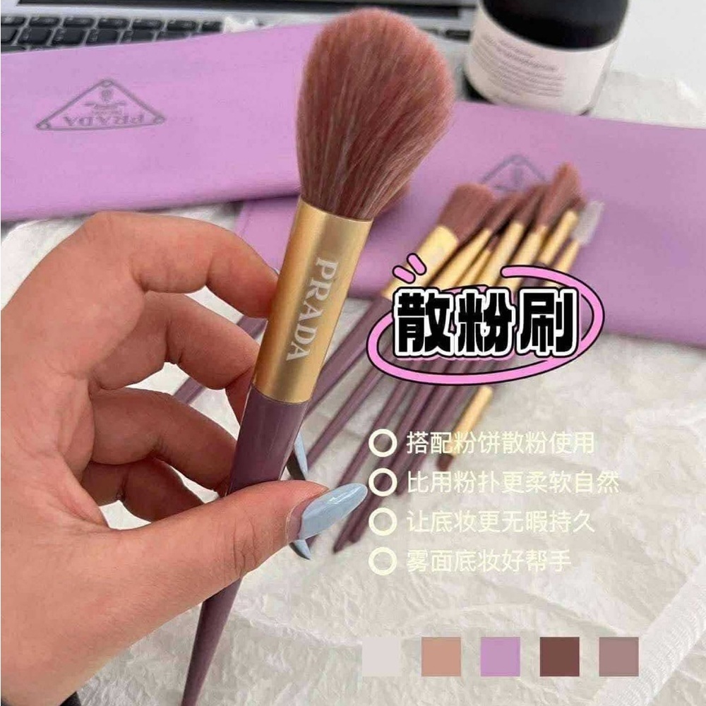 Makeup brush
